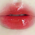 Gloss Éclat Floral : Captive la lumière comme une fleur au soleil.